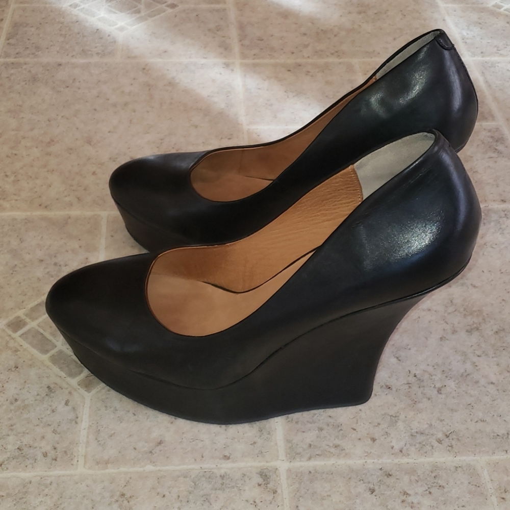L.A.M.B. real leather wedge platform pumps. EUC SIZE 9.5 - Picture 3 of 10